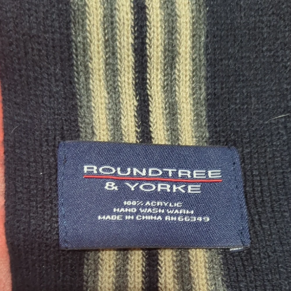 Roundtree & Yorke Black and Tan Striped Scarf